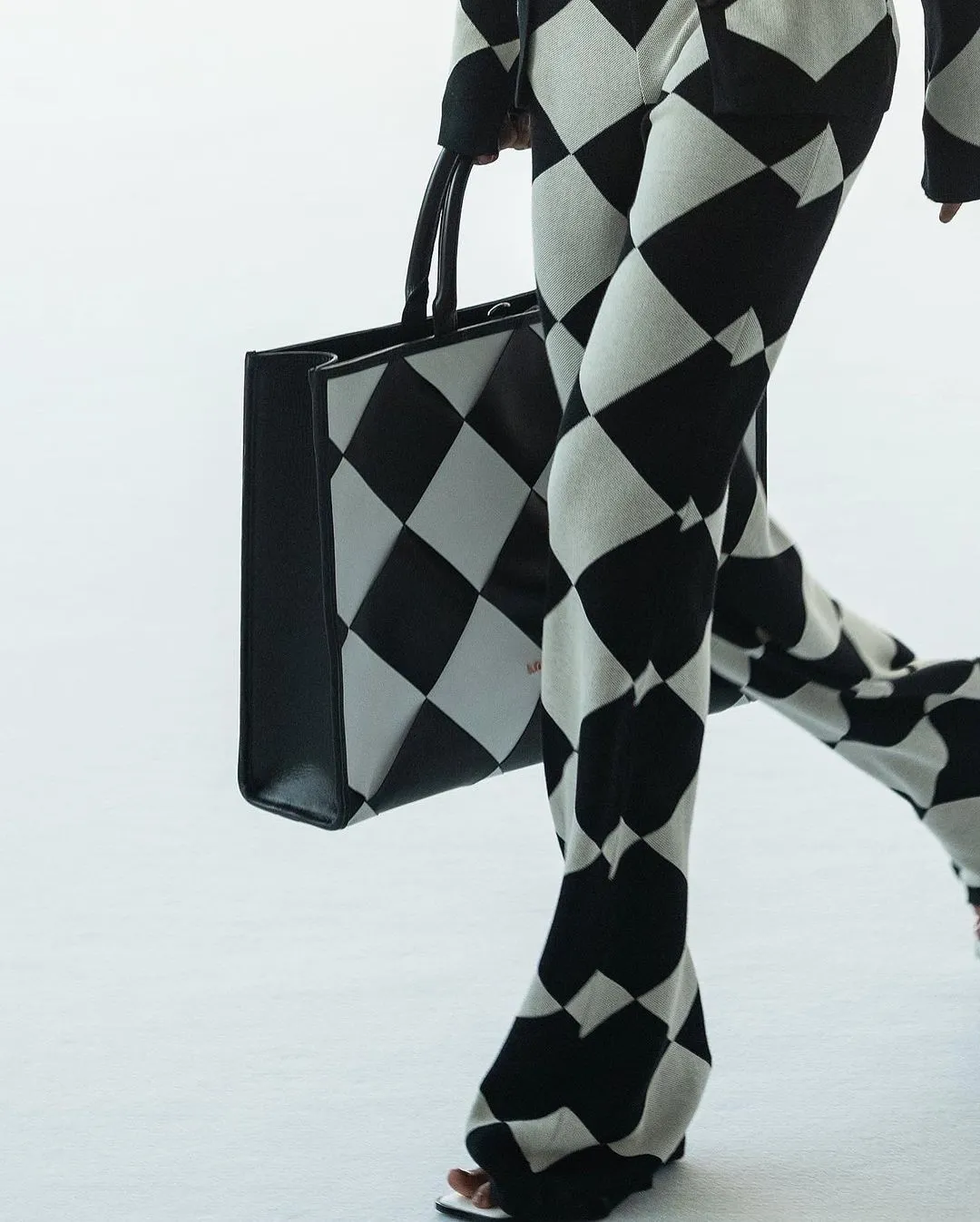 Classic Weave Tote - Black & White