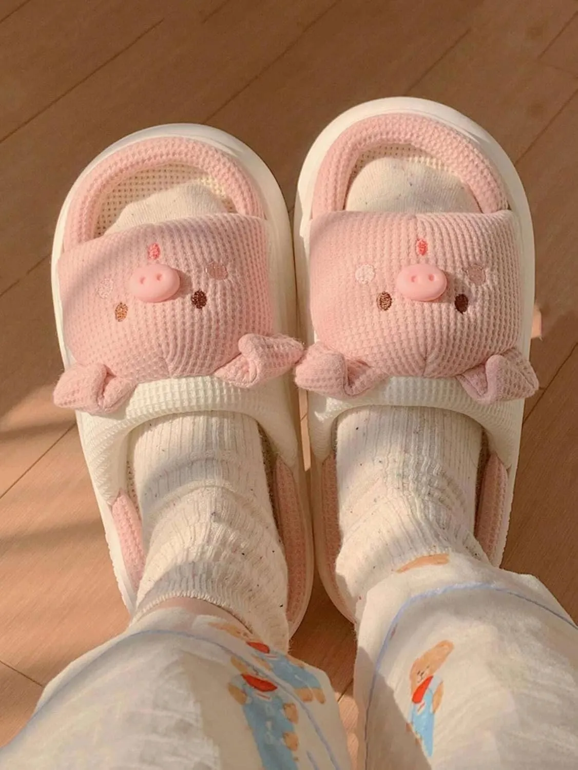 Loizziuy Women Cartoon Pig Design Novelty Slippers, Preppy Indoor Home Slippers