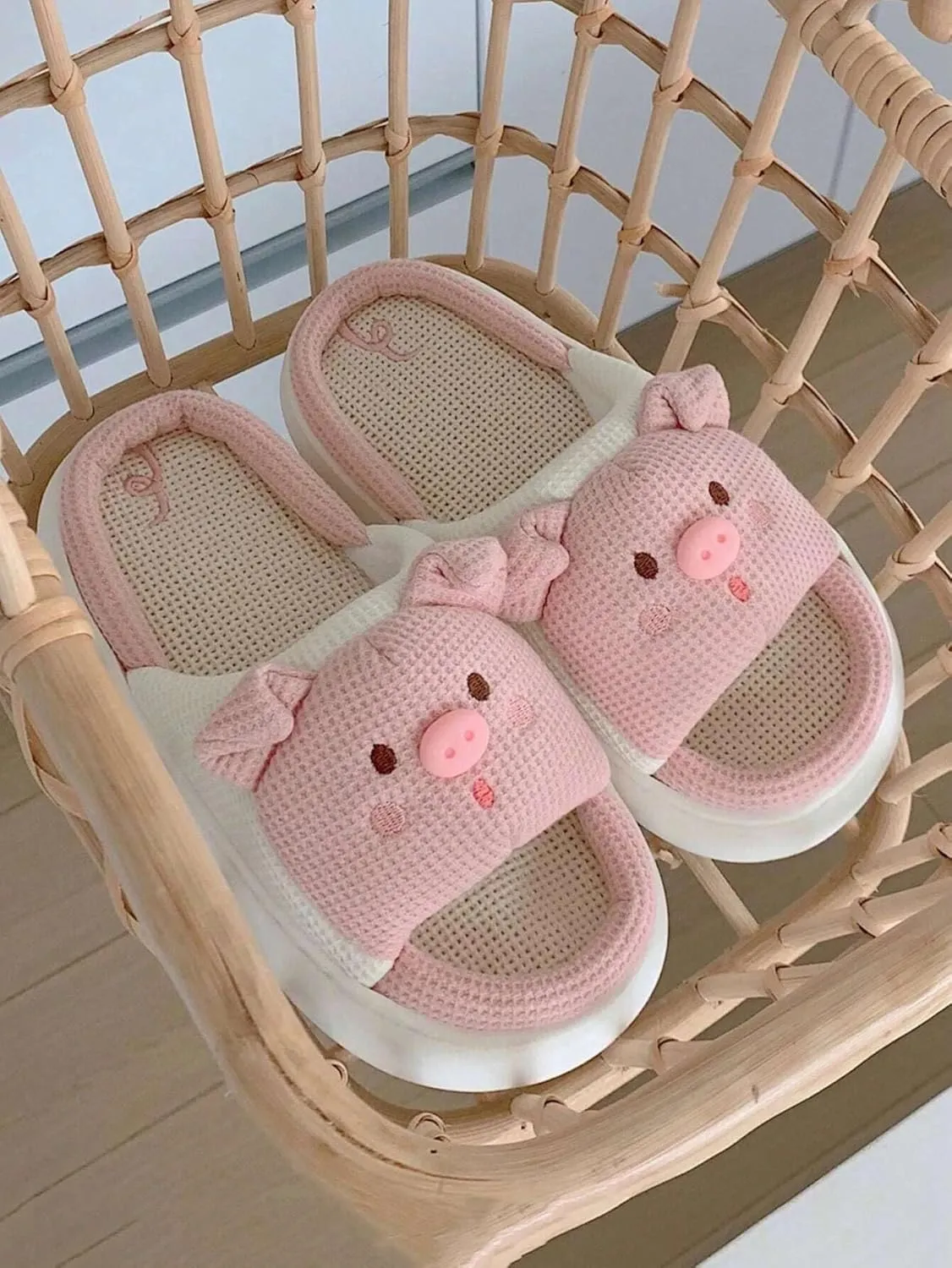 Loizziuy Women Cartoon Pig Design Novelty Slippers, Preppy Indoor Home Slippers