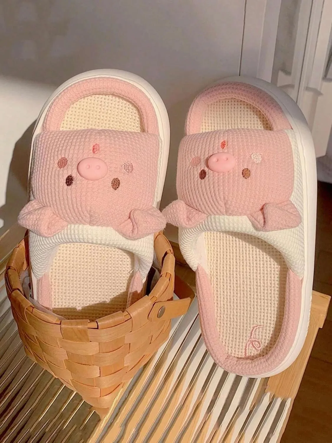 Loizziuy Women Cartoon Pig Design Novelty Slippers, Preppy Indoor Home Slippers