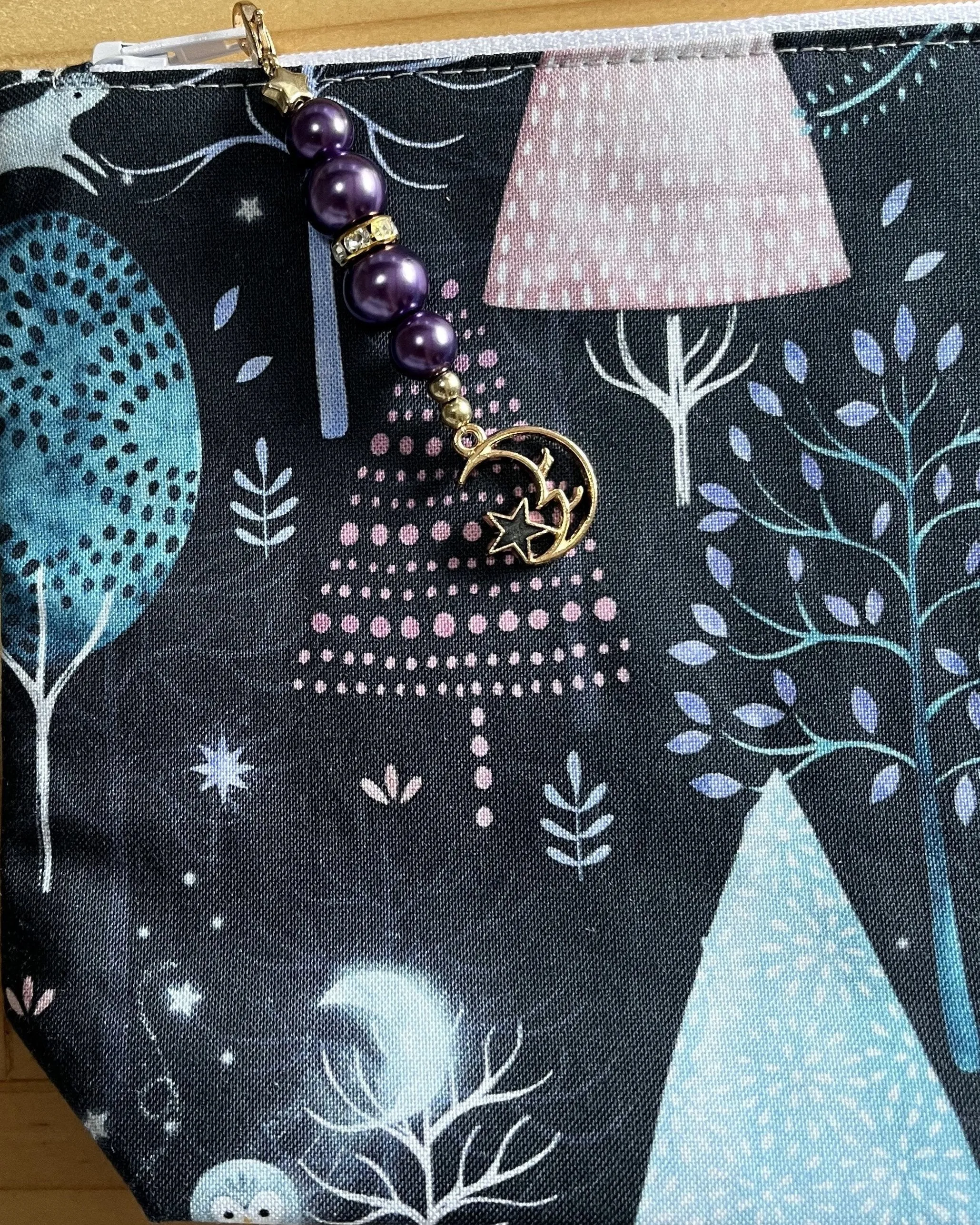 Nightfall pouch with boxed bottom - 19cm x 14cm with Zipper Charm