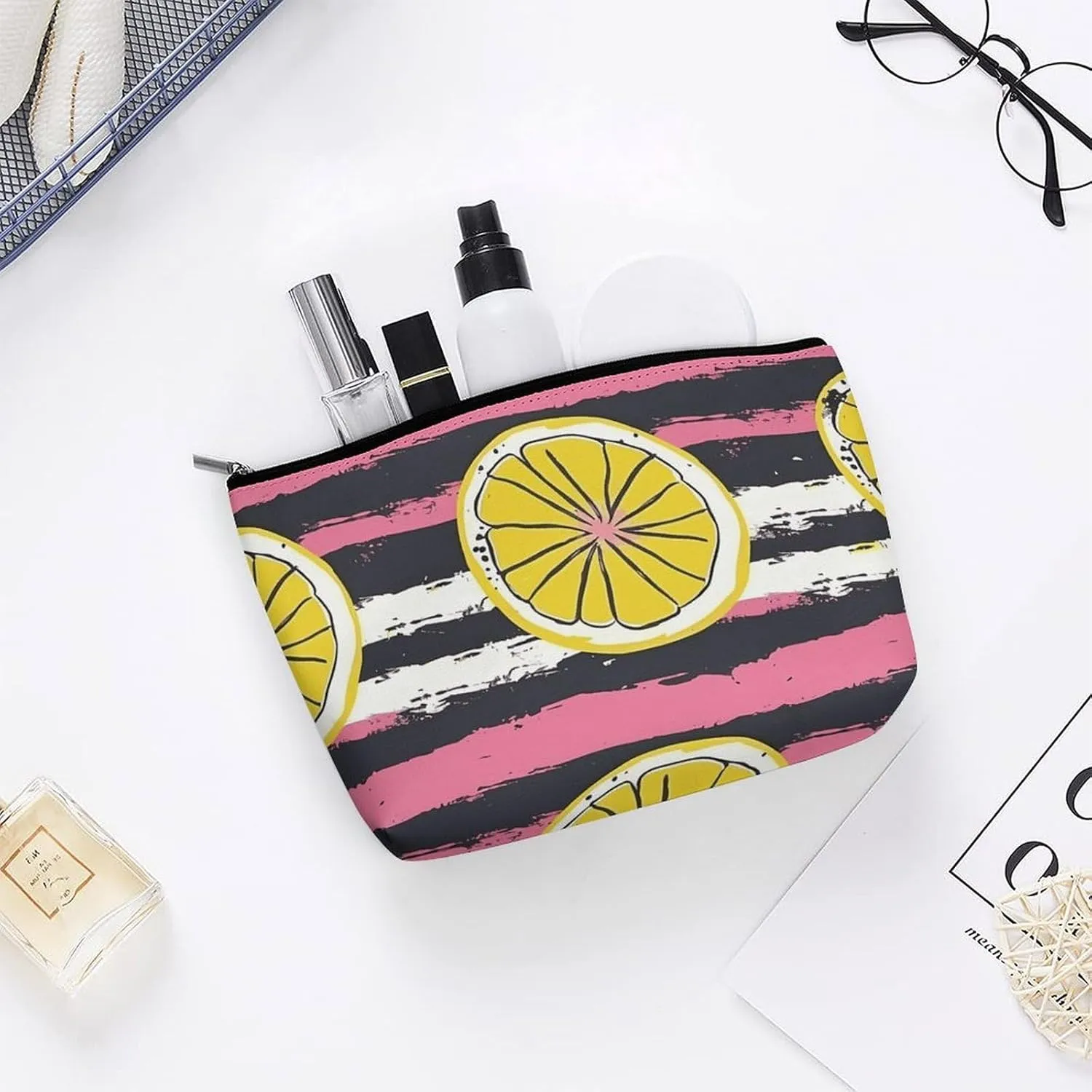 Portable Small Cosmetic Bag Cute Travel Makeup Bag Yellow Lemon Slices Waterproof Toiletry Bag for Women