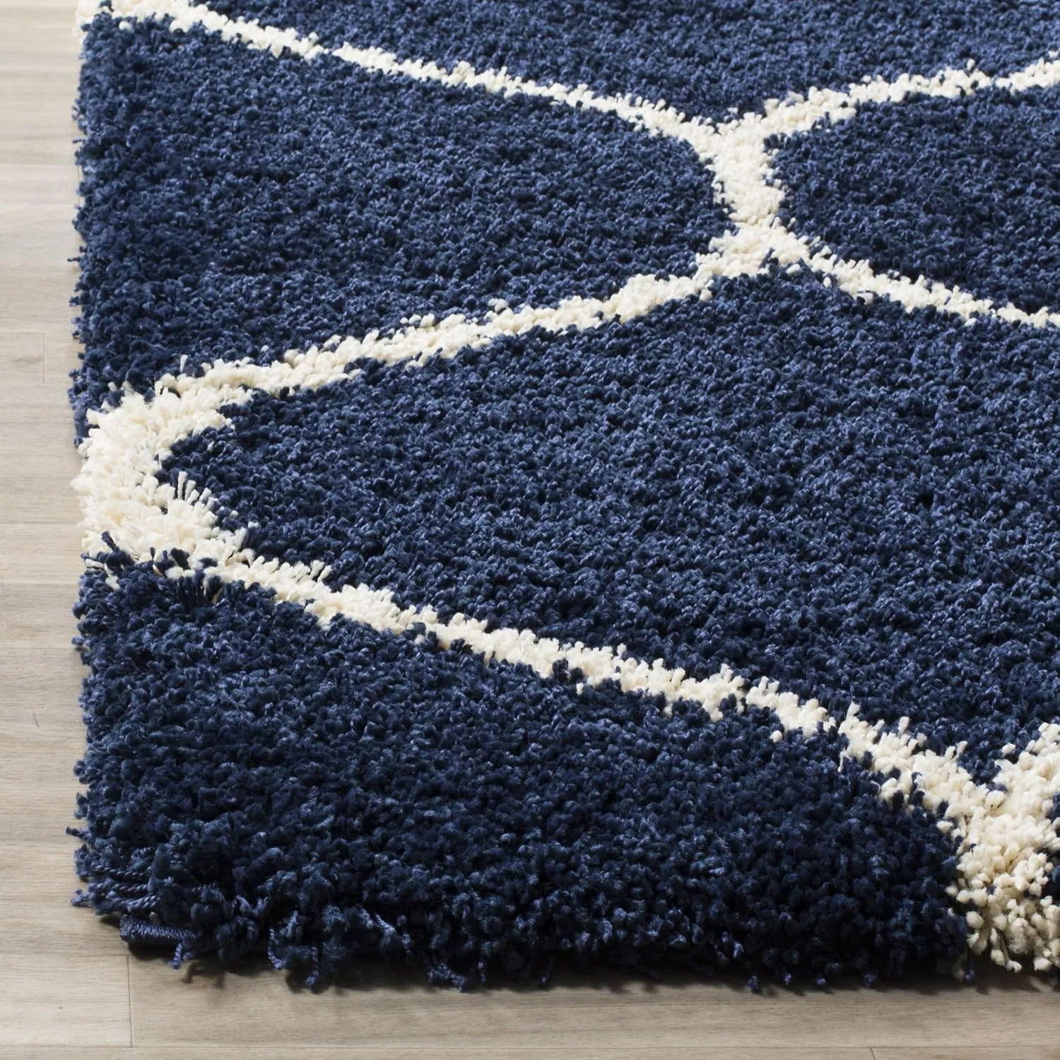 SAFAVIEH Hudson Shag Collection Accent Rug - 2'3" x 3'9", Navy & Ivory, Trellis Design, Non-Shedding & Easy Care, 2-inch Thick Ideal for High Traffic Areas in Entryway, Living Room, Bedroom (SGH280C)