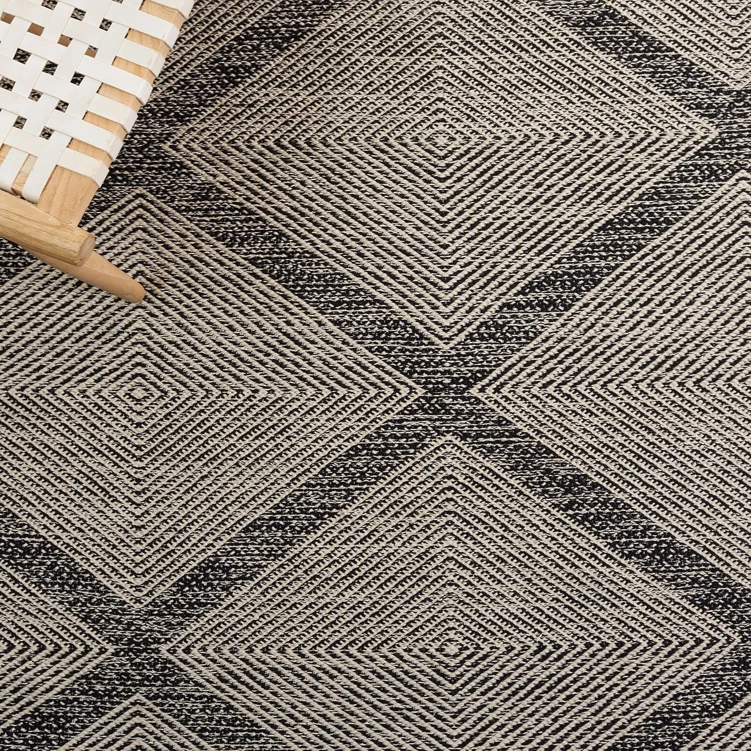 SAFAVIEH Montauk Collection Runner Rug - 2'3" x 13', Black, Handmade Cotton, Ideal for High Traffic Areas in Living Room, Bedroom (MTK821D)