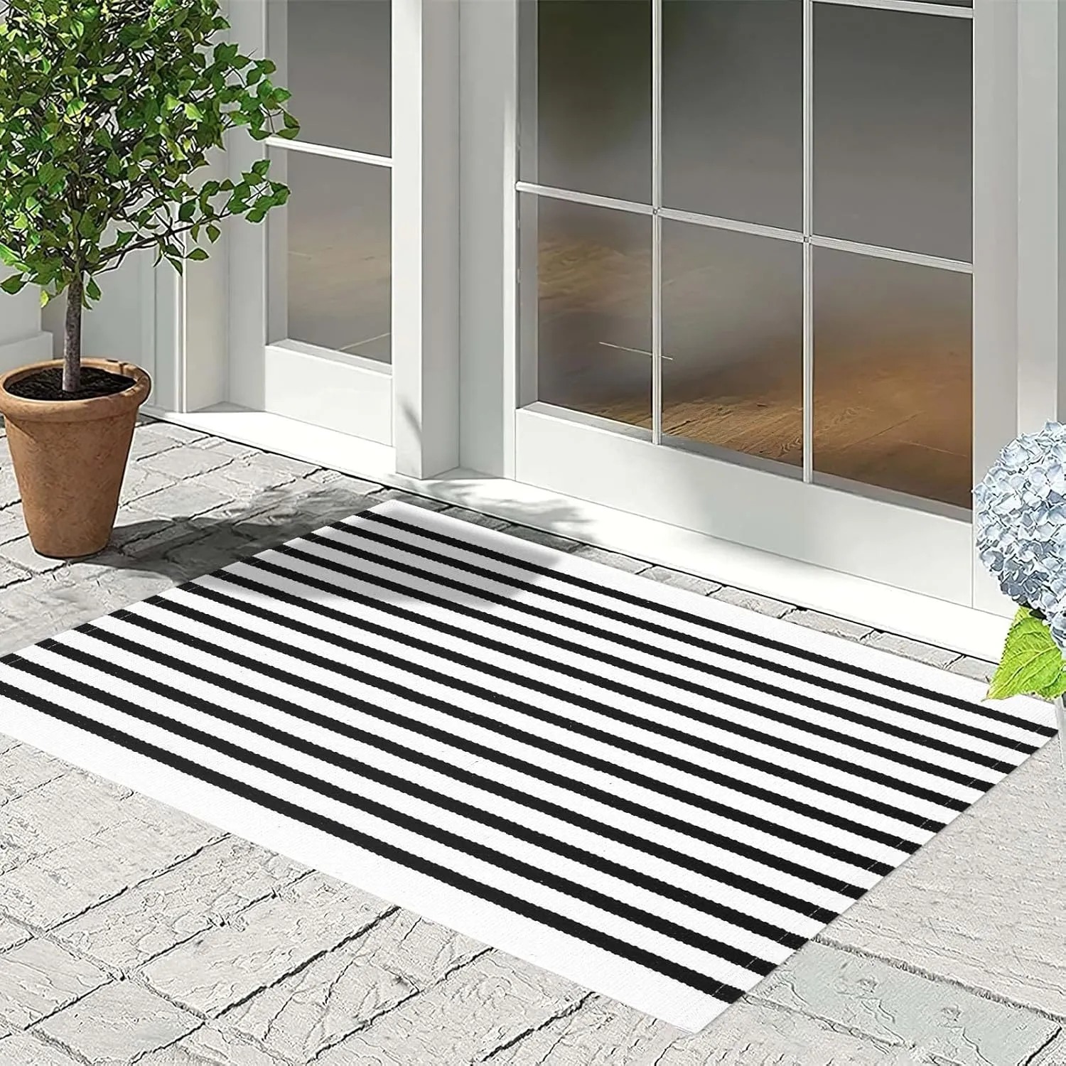 Striped Layered Doormat 24'' x 35'' Black and White Striped Rug Front Porch Machine Washable Indoor Outdoor Doormat for Front Porch Hand-Woven Entryway Mat for Laundry/Bathroom/Bedroom