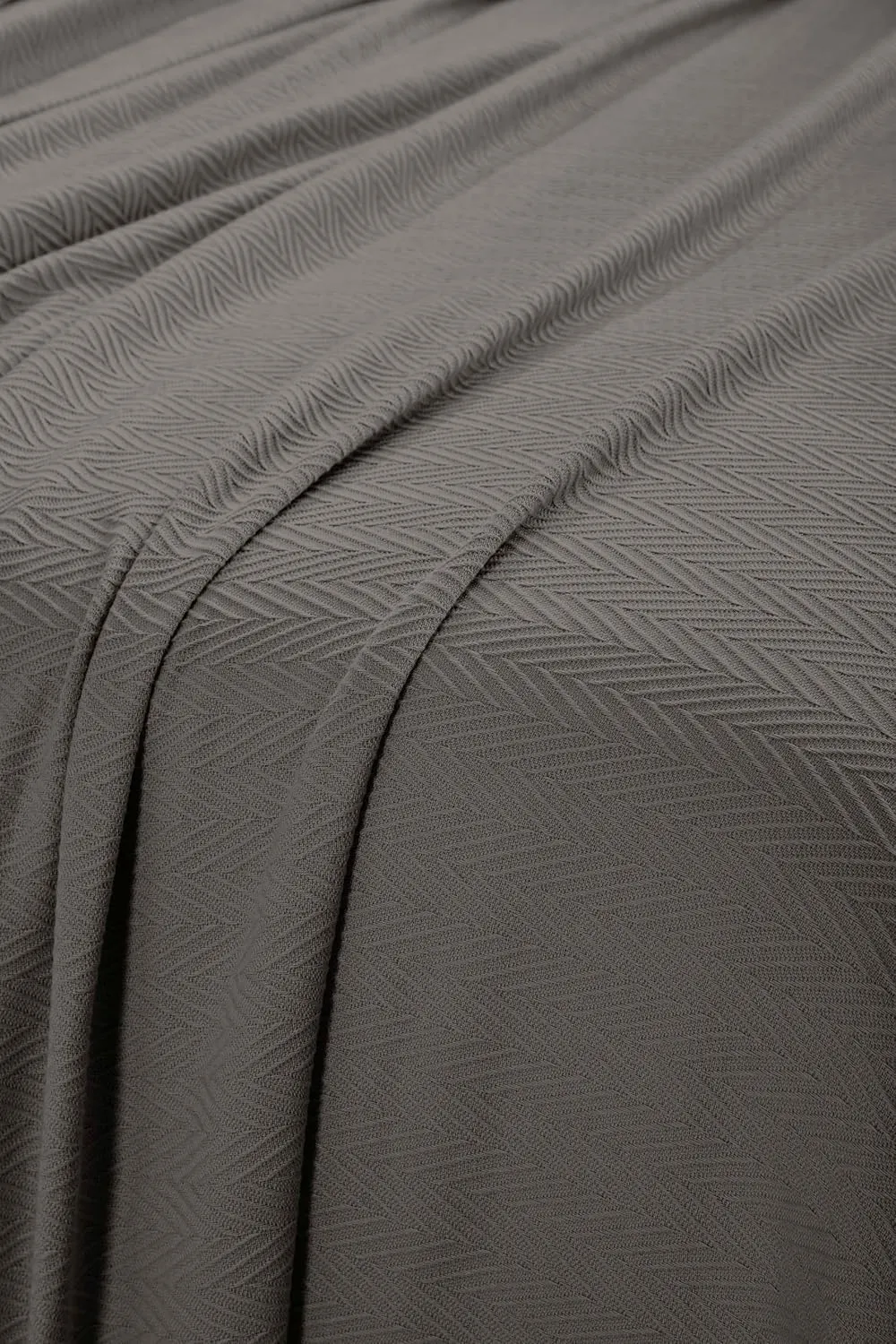 Superior Metro All-Season Cotton Blanket, Woven Blanket for Couch, Bed, Bedding, Farmhouse, Home Essentials, Cute and Cozy Bohemian Blankets, Herringbone Weave, King, Charcoal